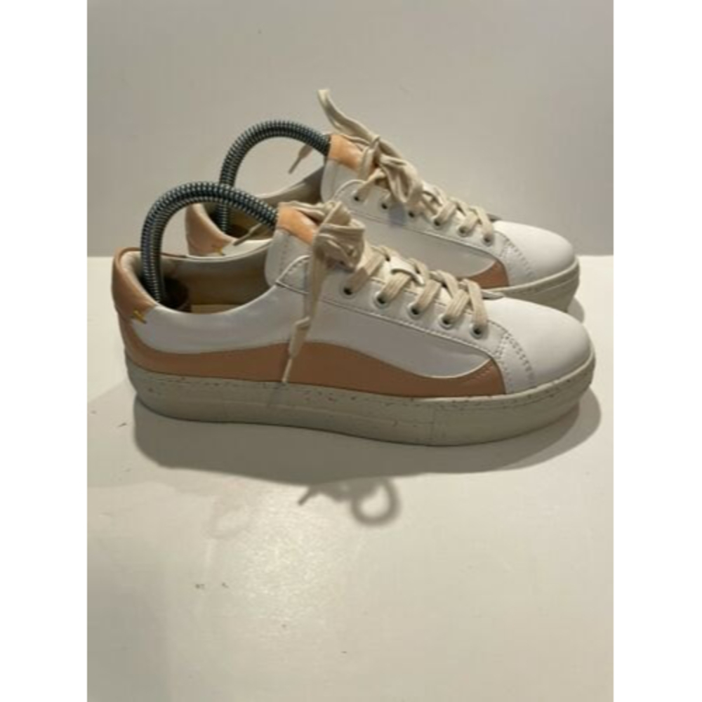 Soludos Yebo Vegan Leather Sneakers in White And Rose - Size 7.5